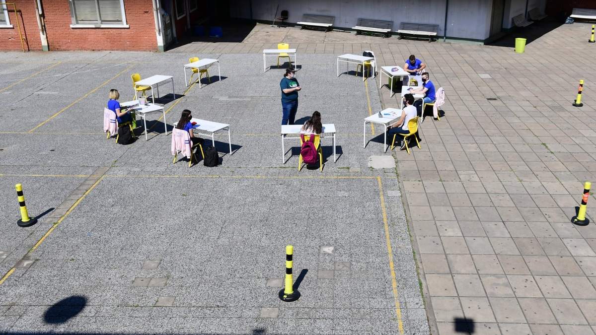 Denuncian al Gobierno de la Ciudad de exponer a los estudiantes a las inclemencias del clima. Fuente: (Twitter)