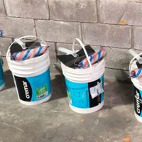 No tires los bidones grandes de pintura o aceite: creá esta fabulosa mesa con estilo rústico para tu living