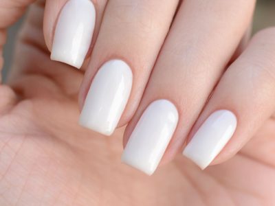Nail art que es tendencia: los diseños en color blanco que vas a querer para tus uñas