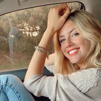 "¡Muy metido!" Stephanie Demner apeló a un bikinazo al rojo vivo ¡se ve el tattoo!