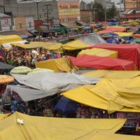 La CDMX retomará operativos en tianguis contra venta de medicamentos