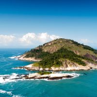 Rescataron a un hombre varado en una isla desierta en Río de Janeiro: comió limón y carbón