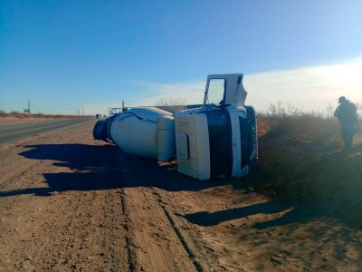 Un camión hormigonero volcó mientras circulaba por la Ruta 7 rumbo a Vaca Muerta