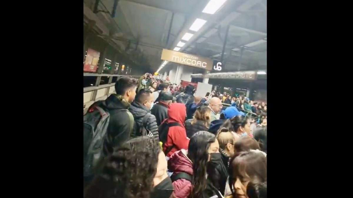 Caos en la línea 12 del Metro por retrasos en el servicio