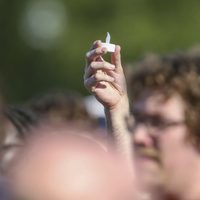 Surgen preguntas sobre cómo hijastro de una policía se convirtió en acusado del tiroteo en Florida