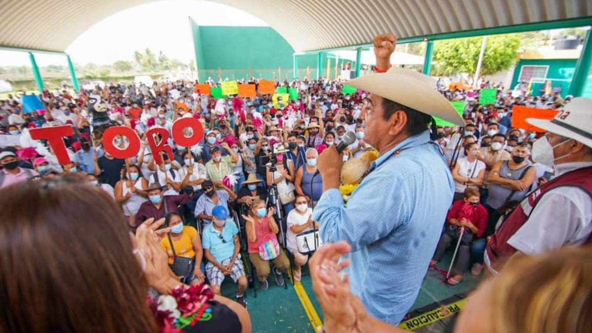 Salgado Macedonio en su mitin del jueves 25 en Zihuatanejo