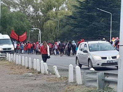 Movimientos sociales mantienen un corte total sobre los puentes carreteros
