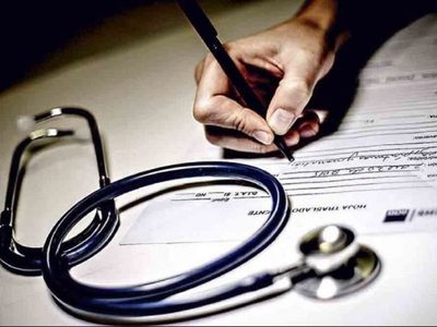 Allanaron consultorios médicos por certificados falsos en la administración pública