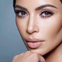 ¡Al límite! Kim Kardashian recién salida de la ducha se para frente al espejo y deja ver ¿Todo?
