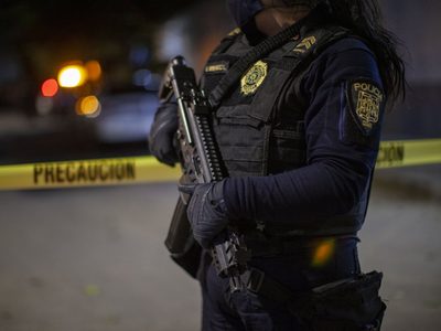 Gobierno de la CDMX deberá pagar deuda de 2 mdd que dejó Gertz Manero por chalecos