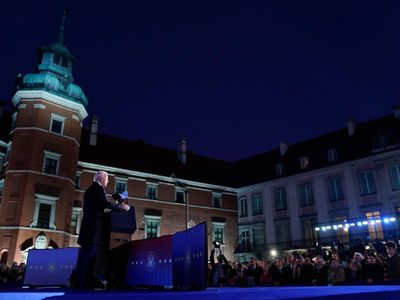 Biden afirma que Putin "no puede seguir en el poder"