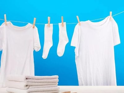 Dejá tu ropa blanca más impecable que nunca con este truco de la abuela súper económico que no falla