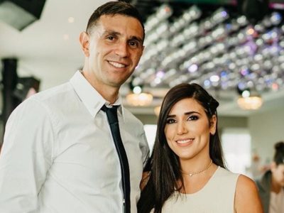 No se quedó callada: Dibu Martínez recibió el apoyo de su esposa tras la sanción de la FIFA