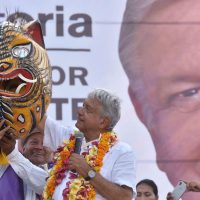Nestora, 'Napo” y la CNTE, los temas de las llamadas anónimas contra López Obrador