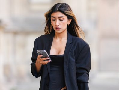La prenda inesperada que pasó de la lencería a dominar la moda callejera: ¿la sumarías a tu guardarropa?
