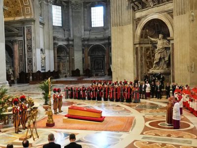 Los cuatro jugadores de la Selección Argentina que despidieron al Papa Francisco en el Vaticano