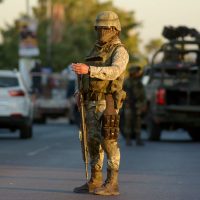 Un menor muere baleado presuntamente en retén militar en Nuevo León