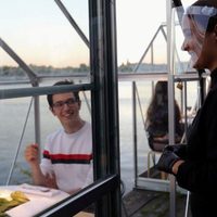 Instalan pequeños invernaderos en restaurantes para prevenir el contagio