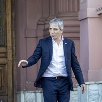 El ajuste millonario que le pidió Caputo a los ministros y como afecta a la gente