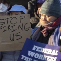 Aumenta preocupación por espionaje mientras Trump y Musk despiden a miles de trabajadores federales