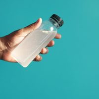 No tires las botellas viejas y dejalas como nuevas con 1 ingrediente que tenés en la cocina