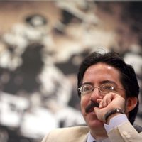 Rechazan el nombramiento de Pedro Salmerón como embajador por denuncias de acoso sexual