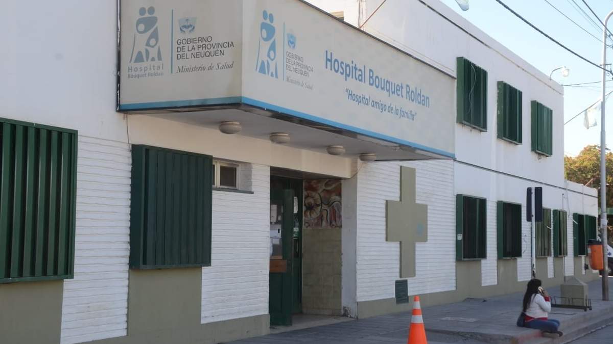 Ingreso al hospital Bouquet Roldán. Fuente: (Twitter)