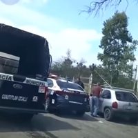 Policías de Cuautitlán Izcalli golpean a adulto mayor en operativo de revisión (Video)