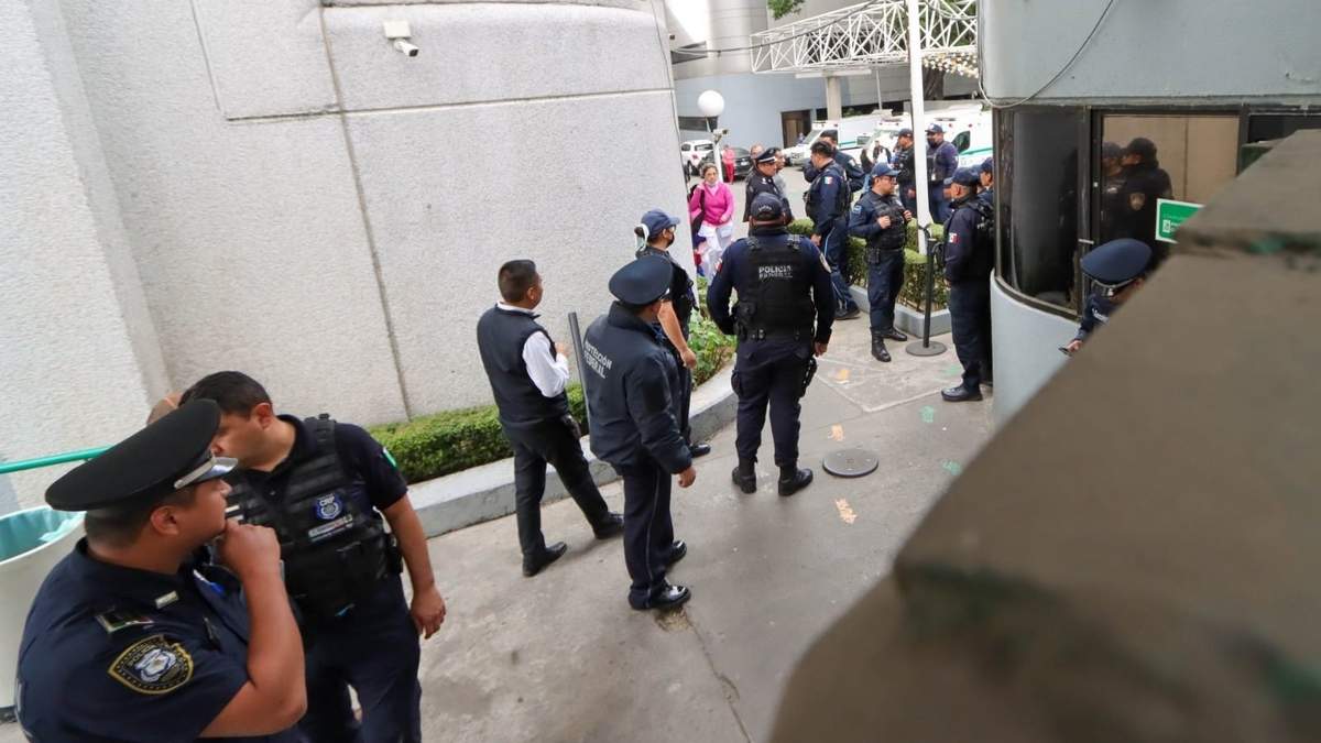 Policías de la CDMX acudieron a las instalaciones del Hospital General Regional 1 del IMSS