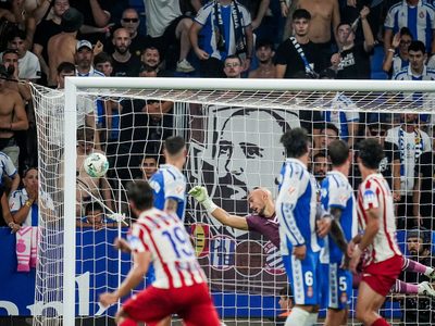 Julián Álvarez metió un golazo de tiro libre pero el Atlético terminó abajo