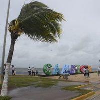 Huracán Milton categoría 5 azotará el martes con lluvias intensas y rachas de viento de 200 km/h