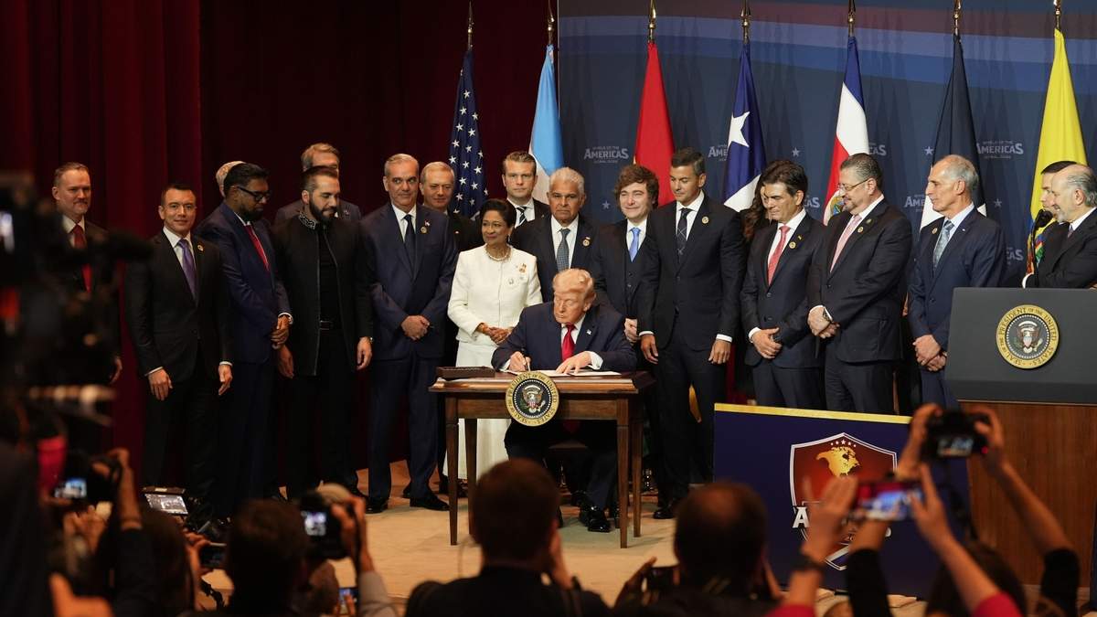 Donald Trump en la llamada Cumbre del Escudo de las Américas en Florida