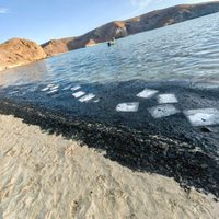 El agua de “la playa más bonita de México” pasó de turquesa a negro por un accidente