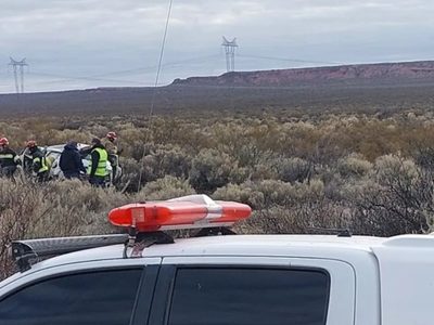 Una pareja resultó herida tras volcar en la ruta 237