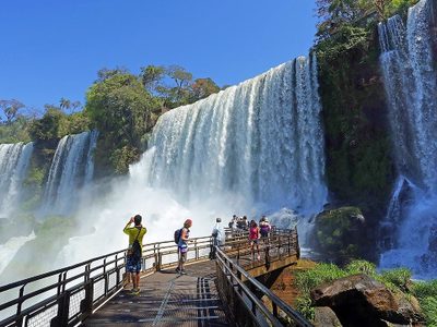 Número récord de turistas en las Cataratas del Iguazú