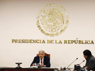 AMLO felicitó a Osmar Olvera y Juan Manuel Celaya por su medalla de plata en clavados en París 2024