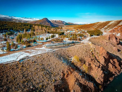 El rincón escondido de la Patagonia con géiseres y aguas termales que sorprende a los viajeros