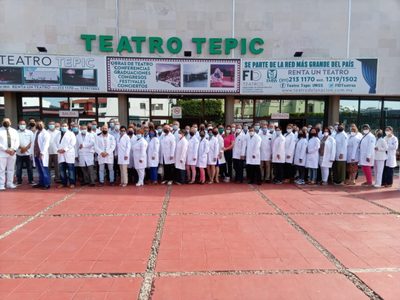 Les guste o no, seguiremos contratando médicos especialistas extranjeros: AMLO