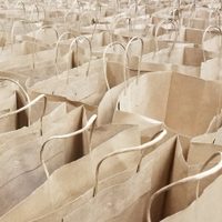 No tires las bolsas de papel, creá esta maravillosa idea para tener siempre en la mochila o cartera los días de calor