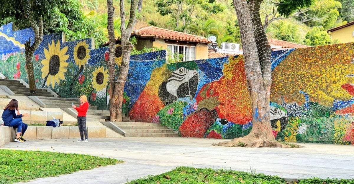 Arte y naturaleza con tapitas de plástico. Fuente: (Instagram)