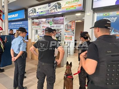 La Policía realizó un control de transporte de pirotecnia en la terminal de colectivos