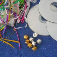 No tires las CDs viejos y transformalos en coloridas venecitas para decorar lo que quieras
