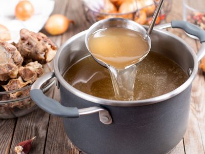 La deliciosa receta de la abuela que es perfecta para el invierno y ayuda a reducir los dolores de rodilla