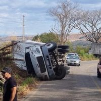 Camión que transportaba migrantes vuelca en Chiapas; 21 heridos