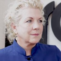 A Jennifer Clement le parece 'desmedida” la decisión de Vargas Llosa