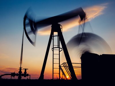 Los valores del petróleo operan con bajas en los mercados globales