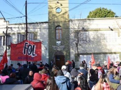 Solicitaron desalojar la protesta en el centro de la capital neuquina