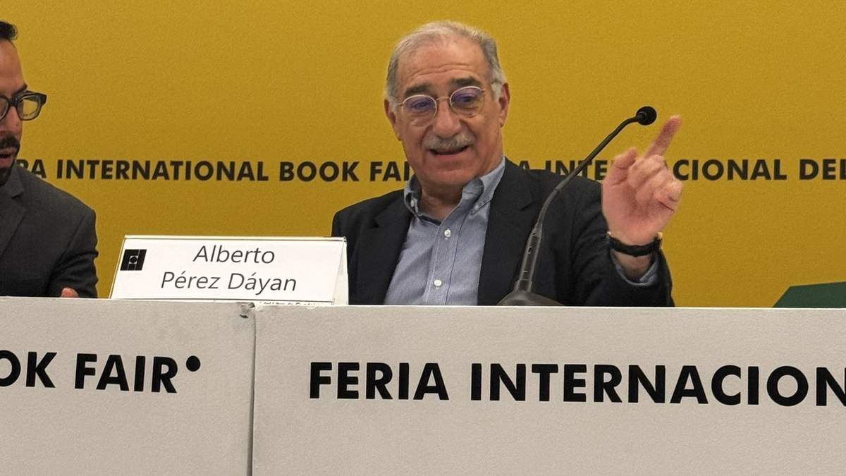 Alberto Pérez Dayán en la FIL