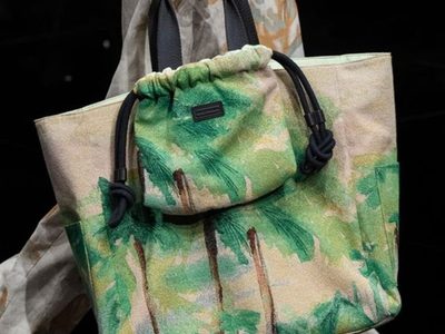 Eco elegancia: cómo son las carteras de papel reciclado que están siendo furor en la moda internacional
