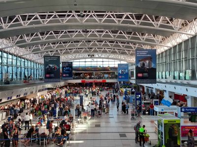 Hay demoras en los aeropuertos de todo el país por una medida de fuerza gremial
